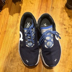 On Cloud Cloudmonster tennis shoes. Women’s size 8. Lightly worn.